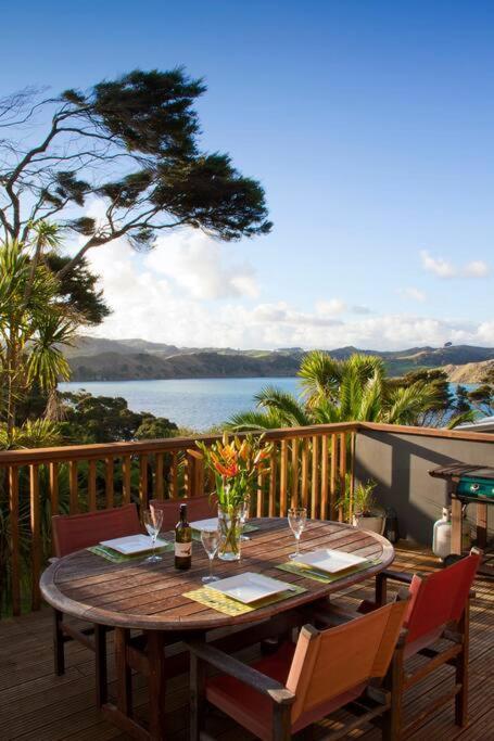 Orca Lodge Raglan Exterior photo